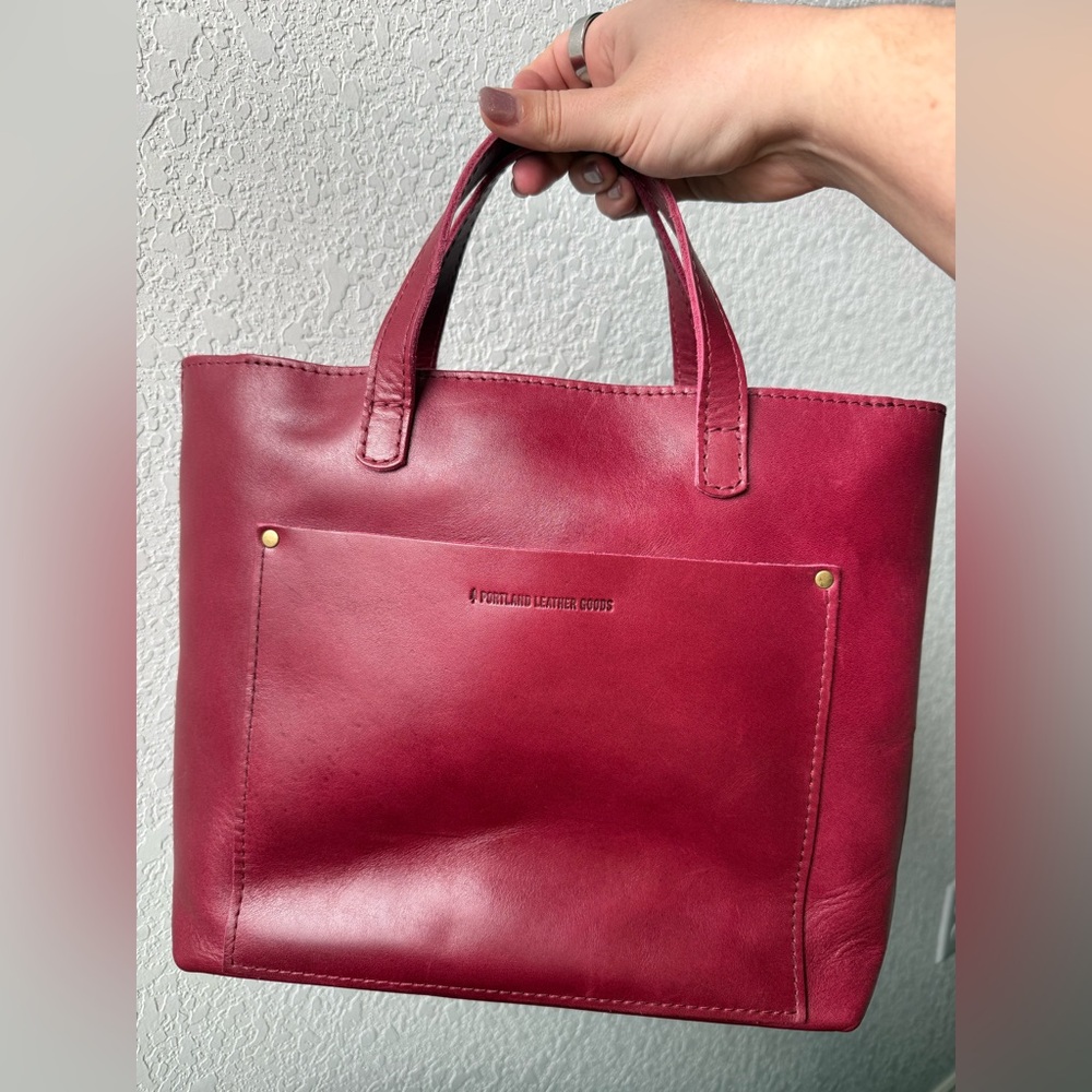 *SOLD* EUC Portland Leather Goods Zippered Medium Crossbody in Boysenberry